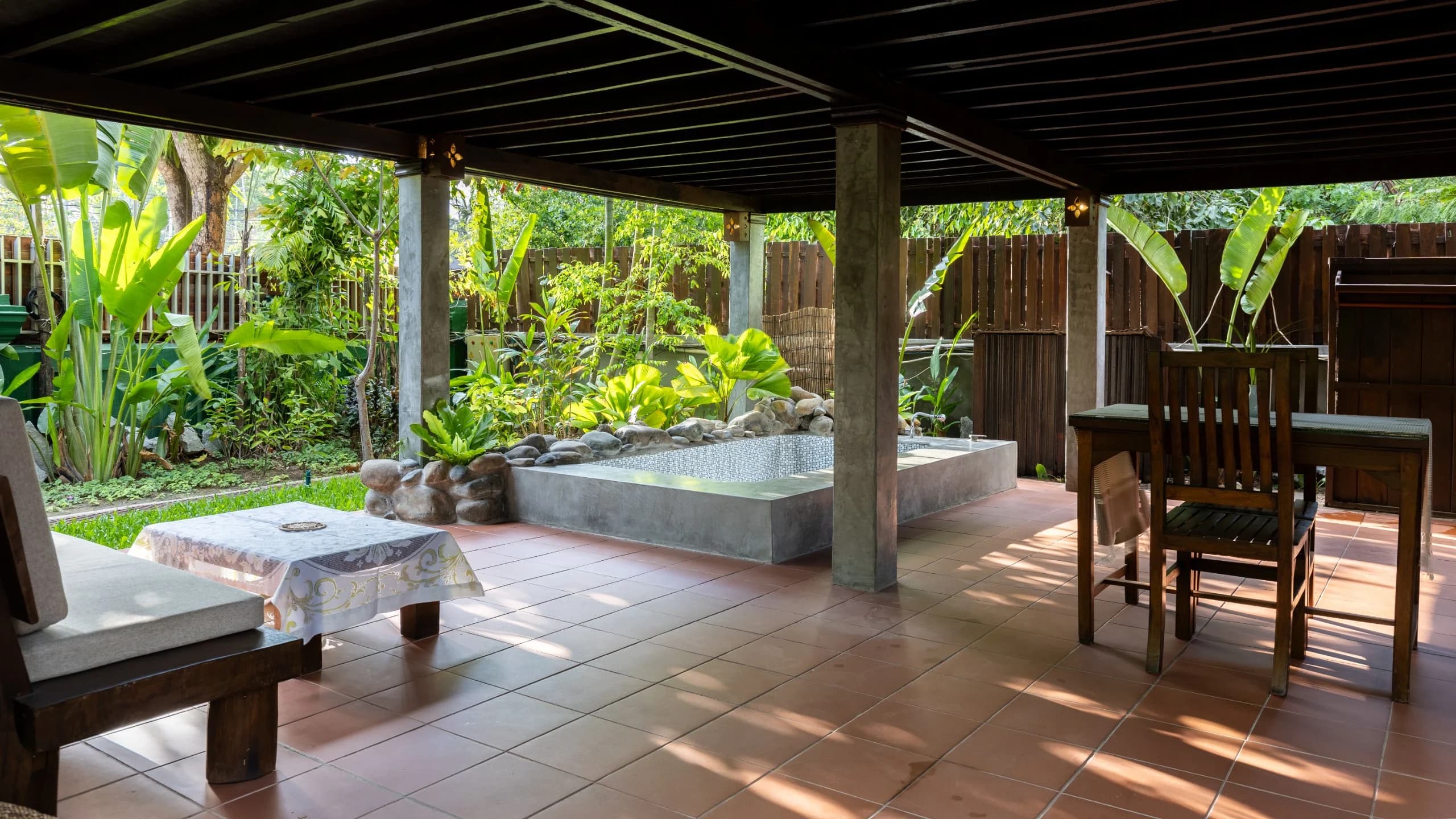 Wooden Villa 1 Bed Pool View– Private Jacuzzi