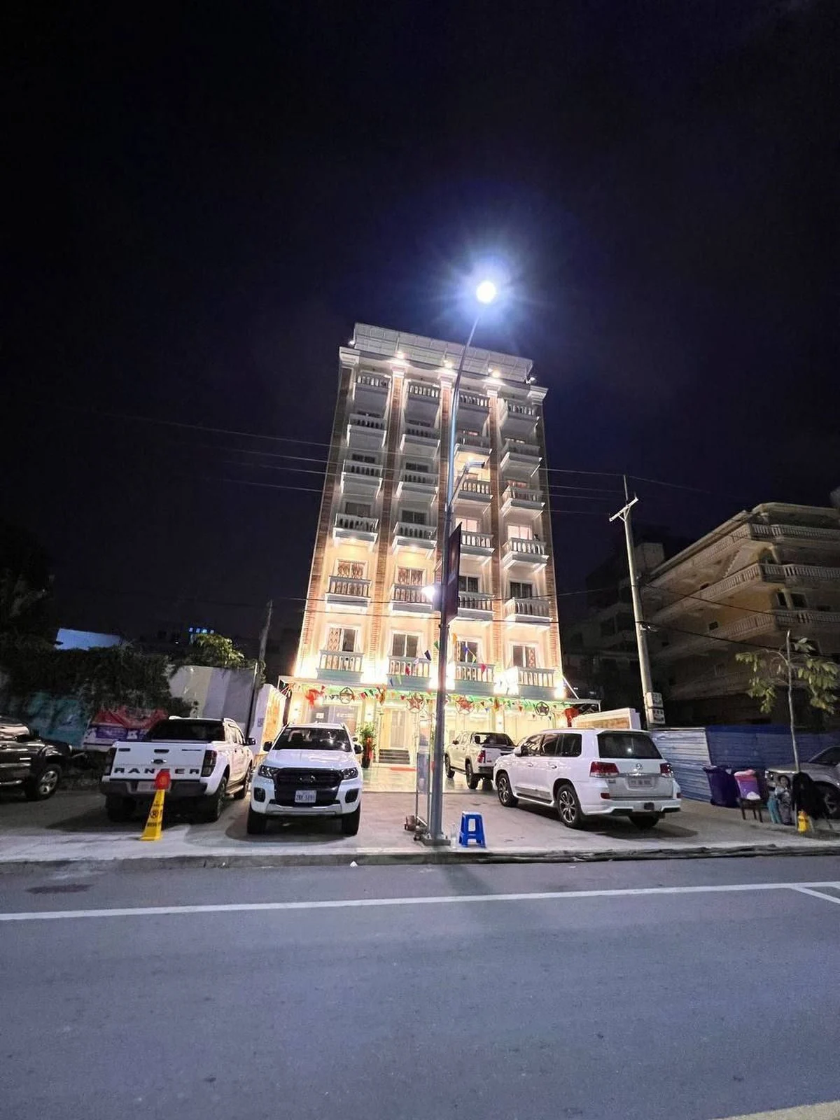 LK Apartment and Hotel 1